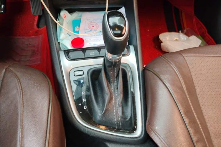 Used Hyundai Celesta 2017 1.6L Automatic Enjoyment Version GLS Gear Lever