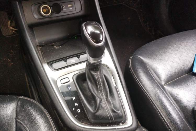 Used Hyundai Celesta 2017 1.6L Automatic Yueshin Edition DLX Gear Lever