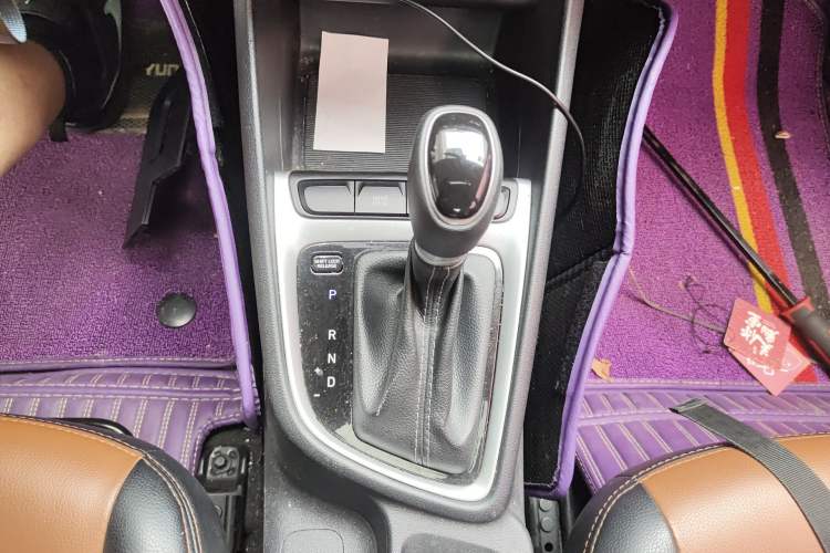 Used Hyundai Celesta 2017 1.6L Automatic Enjoyment Version GLS Gear Lever