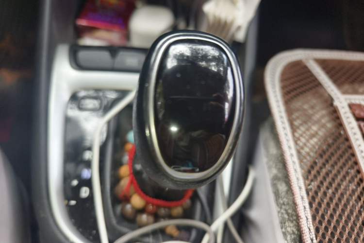 Used Hyundai Celesta 2017 1.6L Automatic Enjoyment Version GLS Gear Lever