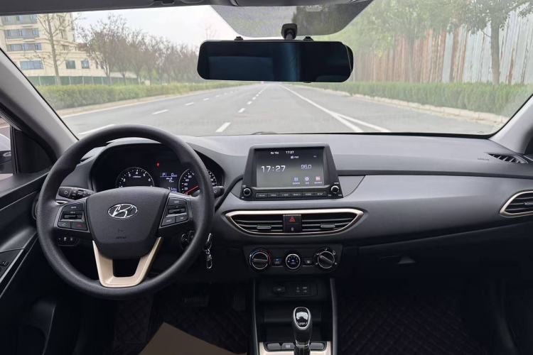Used Hyundai Celesta 2017 1.6L Automatic Enjoyment Version GLS Interior 1