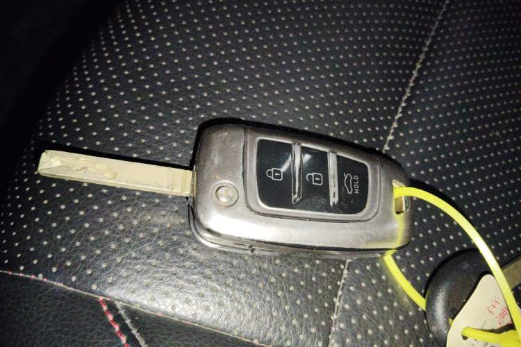 Used Hyundai Celesta 2017 1.6L Automatic Enjoyment Version GLS Interior 1