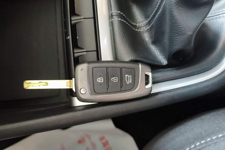 Used Hyundai Celesta 2017 1.6L Manual Enjoyment Edition GLS Interior 1