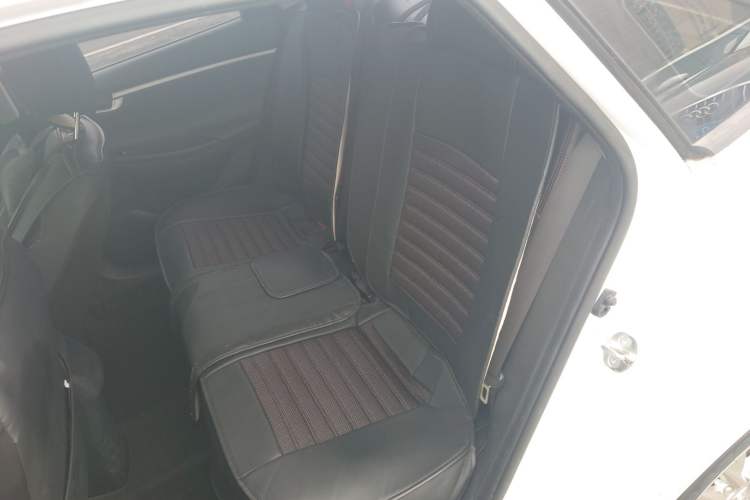 Used Hyundai Celesta 2017 1.6L Automatic Enjoyment Version GLS Interior 1