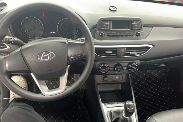 Used Hyundai Celesta 2017 1.6L Manual GL Delight Edition Interior 3