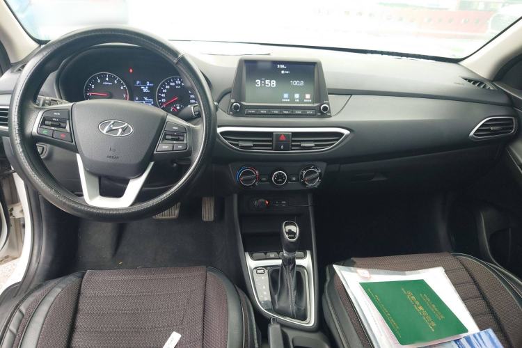 Used Hyundai Celesta 2017 1.6L Automatic Enjoyment Version GLS Interior 3