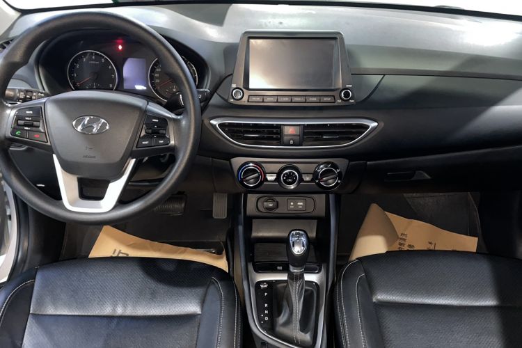 Used Hyundai Celesta 2017 1.6L Automatic Enjoyment Version GLS Interior 3