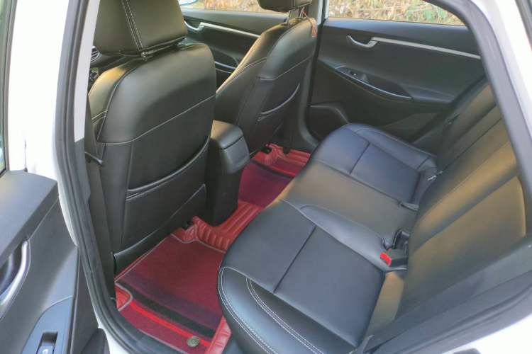 Used Hyundai Celesta 2017 1.6L Automatic Enjoyment Version GLS Interior 3