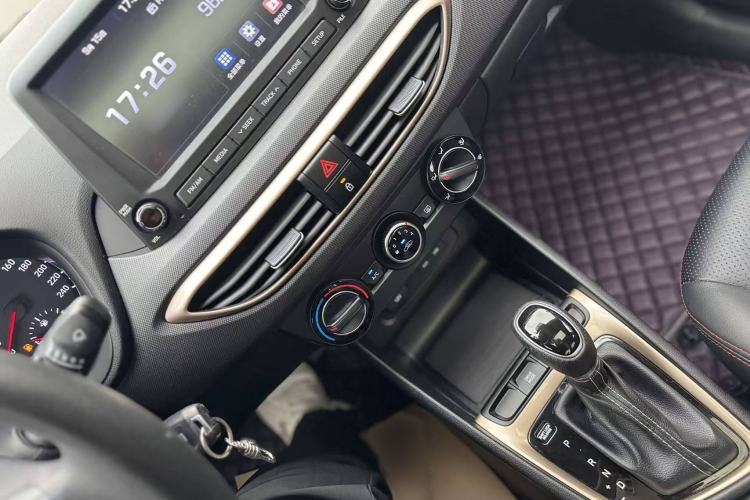 Used Hyundai Celesta 2017 1.6L Automatic Enjoyment Version GLS Interior 4