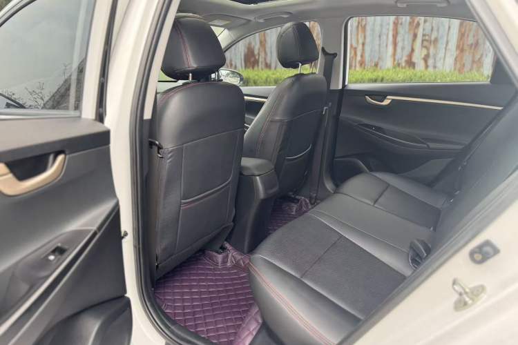 Used Hyundai Celesta 2017 1.6L Automatic Enjoyment Version GLS Interior 6