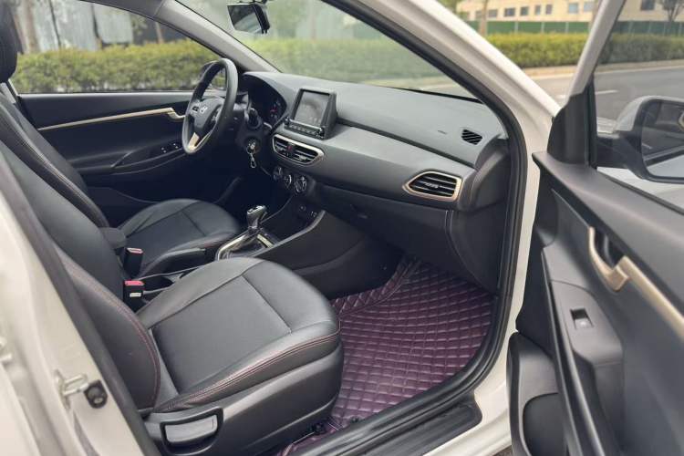 Used Hyundai Celesta 2017 1.6L Automatic Enjoyment Version GLS Interior 7