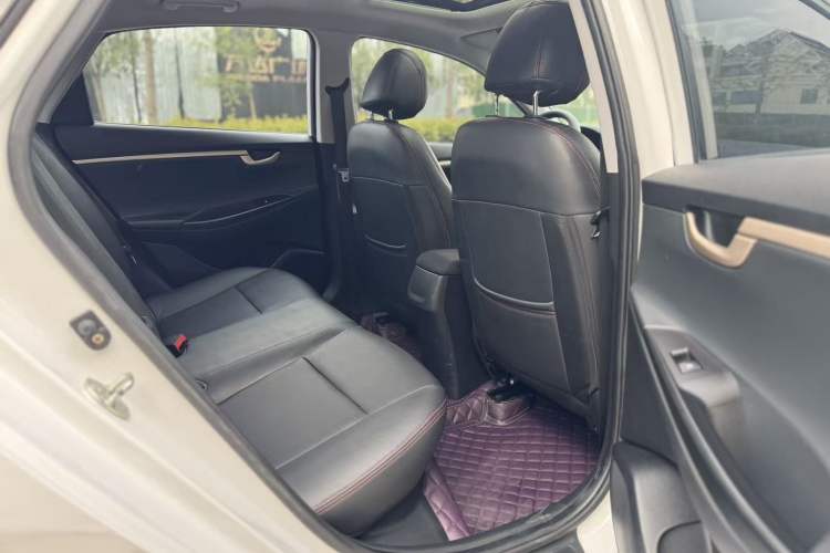 Used Hyundai Celesta 2017 1.6L Automatic Enjoyment Version GLS Interior 8