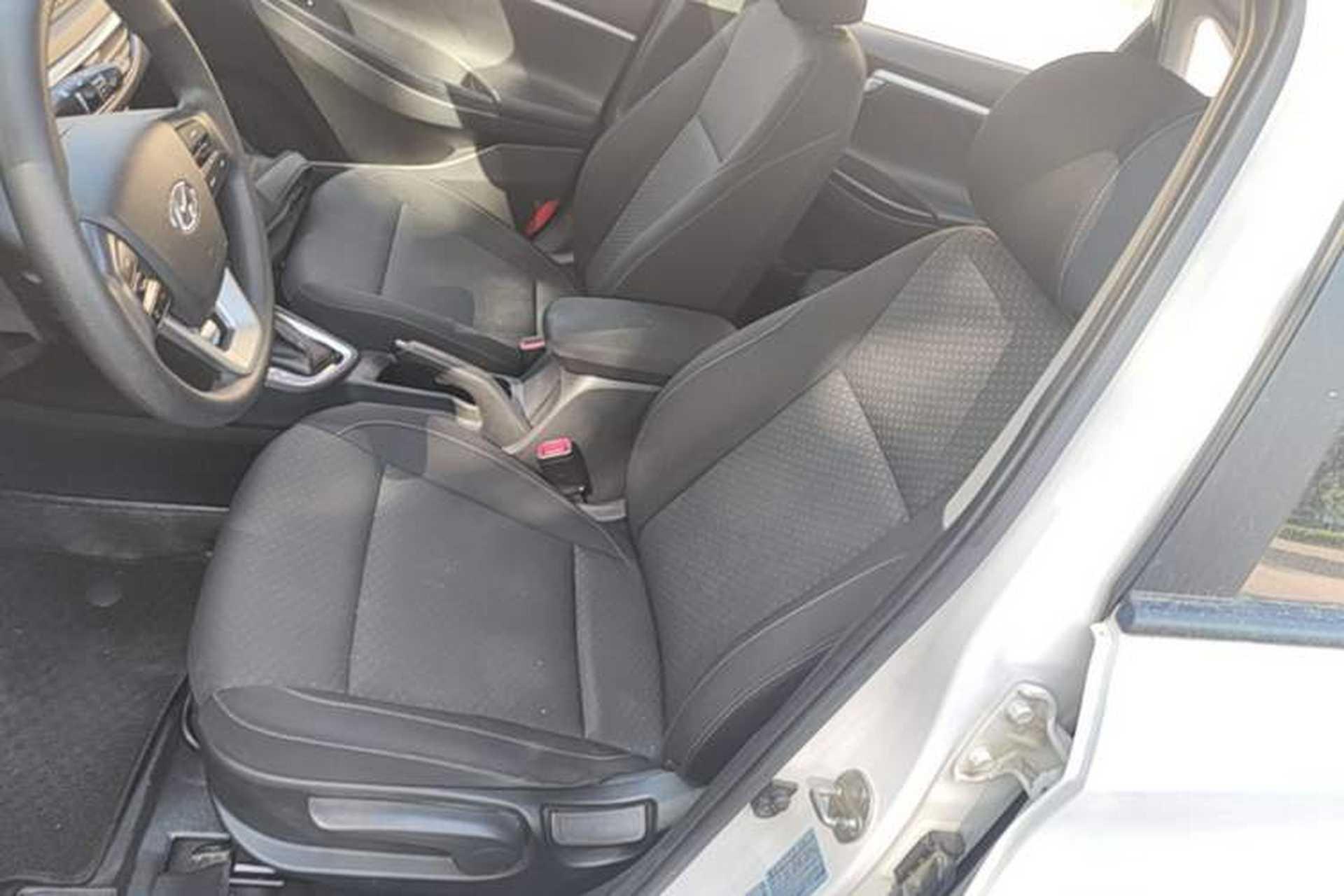 Used Hyundai Celesta 2017 1.6L Automatic Enjoyment Version GLS Left Front Seat