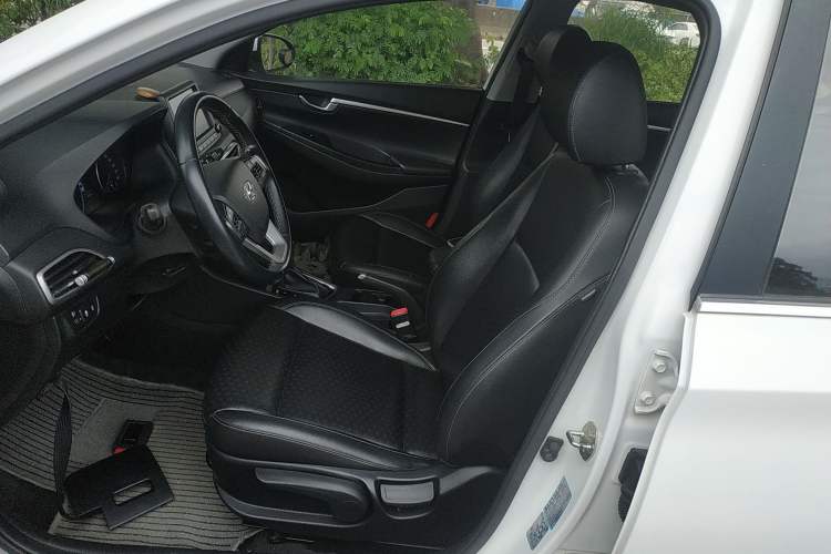 Used Hyundai Celesta 2017 1.6L Automatic Yueshin Edition DLX Left Front Seat