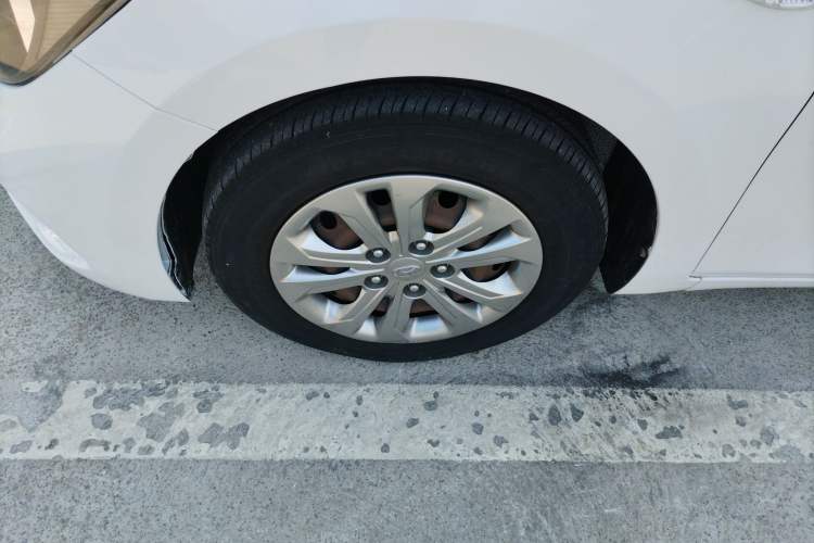 Used Hyundai Celesta 2017 1.6L Manual GL Delight Edition Left Front Wheel Hub
