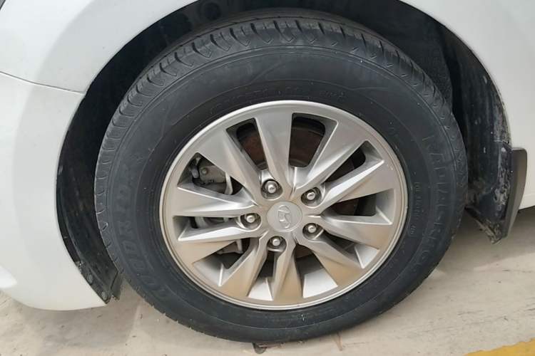 Used Hyundai Celesta 2017 1.6L Manual Enjoyment Edition GLS Left Front Wheel Hub