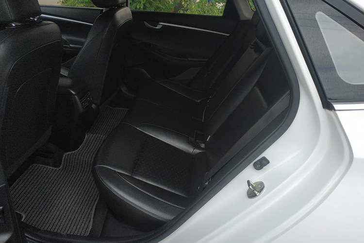 Used Hyundai Celesta 2017 1.6L Automatic Yueshin Edition DLX Left Rear Seat