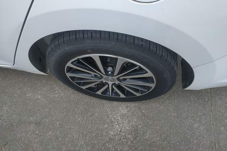 Used Hyundai Celesta 2017 1.6L Automatic Yueshin Edition DLX Left Rear Wheel Hub