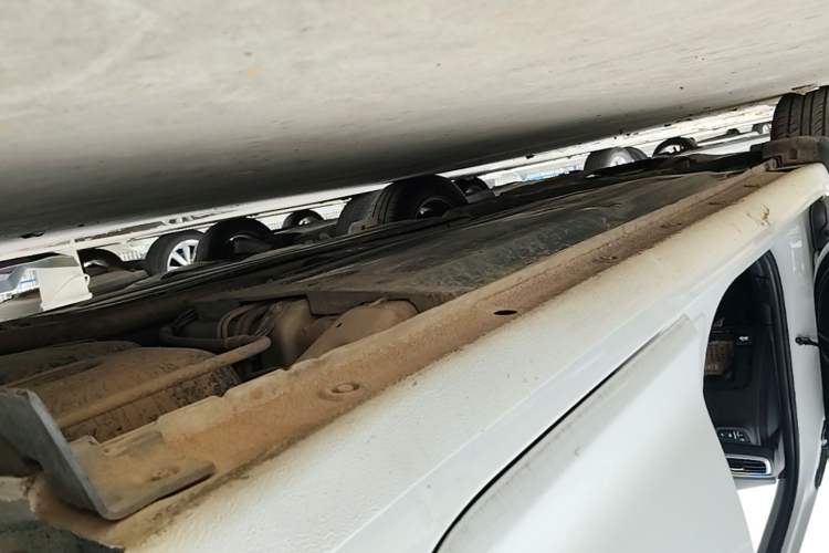 Used Hyundai Celesta 2017 1.6L Manual Enjoyment Edition GLS Left Side Sill