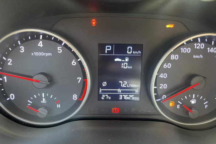 Used Hyundai Celesta 2017 1.6L Automatic Enjoyment Version GLS Odometer Close Up