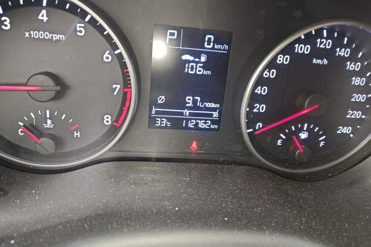 Used Hyundai Celesta 2017 1.6L Automatic Enjoyment Version GLS Odometer Close Up