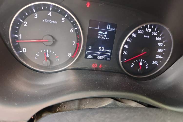 Used Hyundai Celesta 2017 1.6L Manual Enjoyment Edition GLS Odometer Close Up