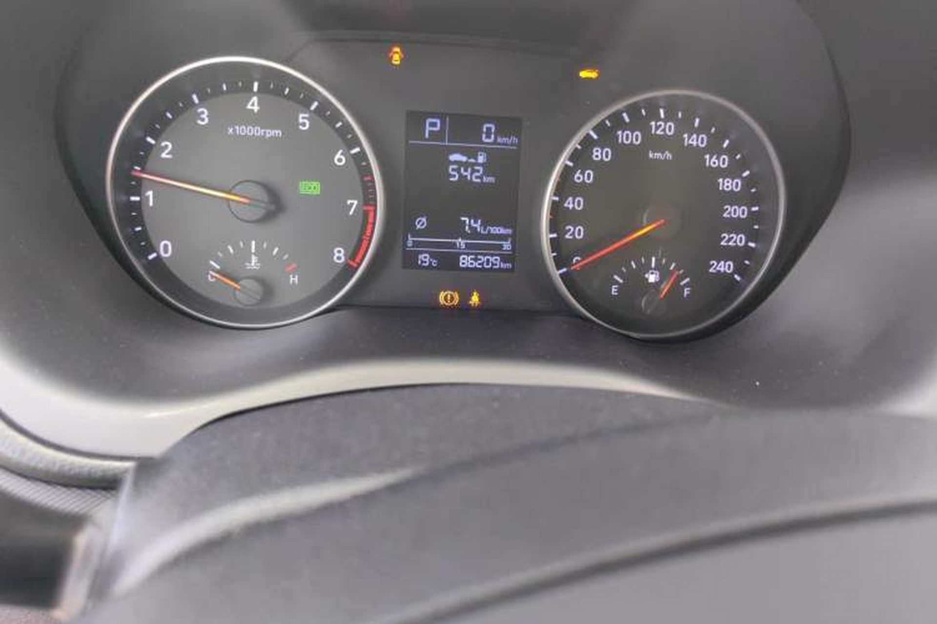 Used Hyundai Celesta 2017 1.6L Automatic Enjoyment Version GLS Odometer Close Up
