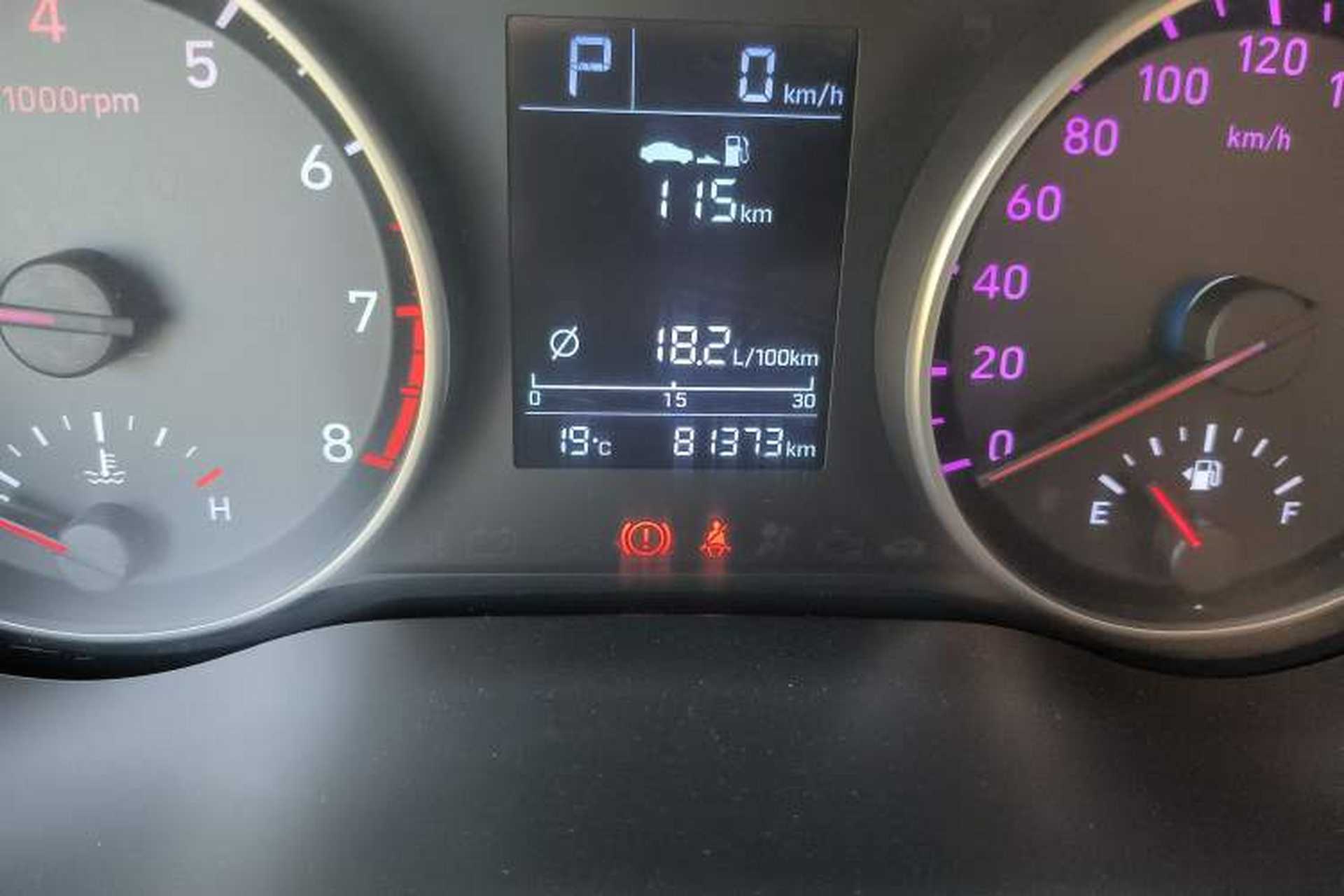 Used Hyundai Celesta 2017 1.6L Automatic Enjoyment Version GLS Odometer Close Up