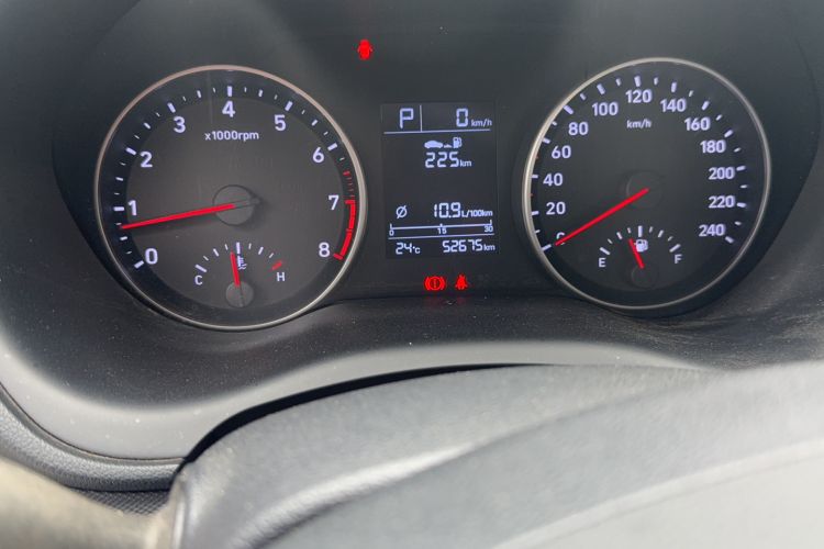 Used Hyundai Celesta 2017 1.6L Automatic Enjoyment Version GLS Odometer Close Up