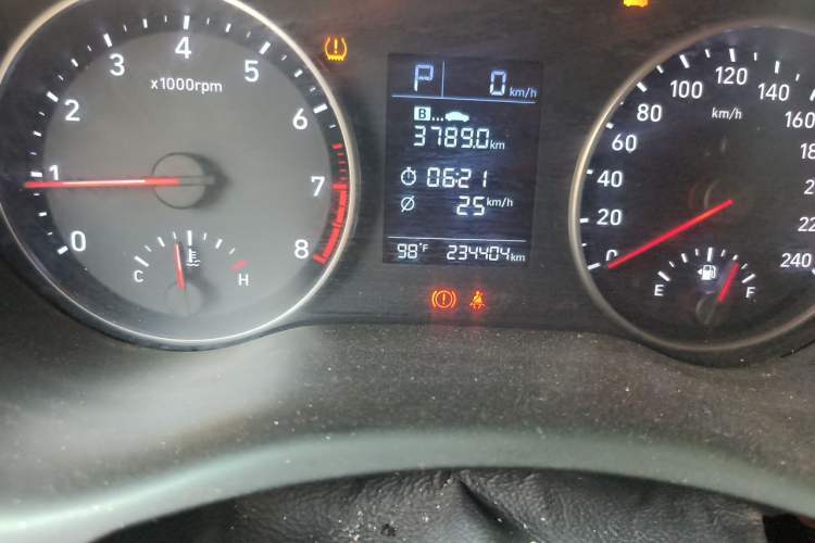 Used Hyundai Celesta 2017 1.6L Automatic Enjoyment Version GLS Odometer Close Up