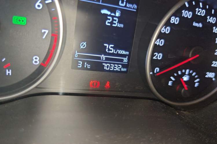 Used Hyundai Celesta 2017 1.6L Automatic Enjoyment Version GLS Odometer Close Up