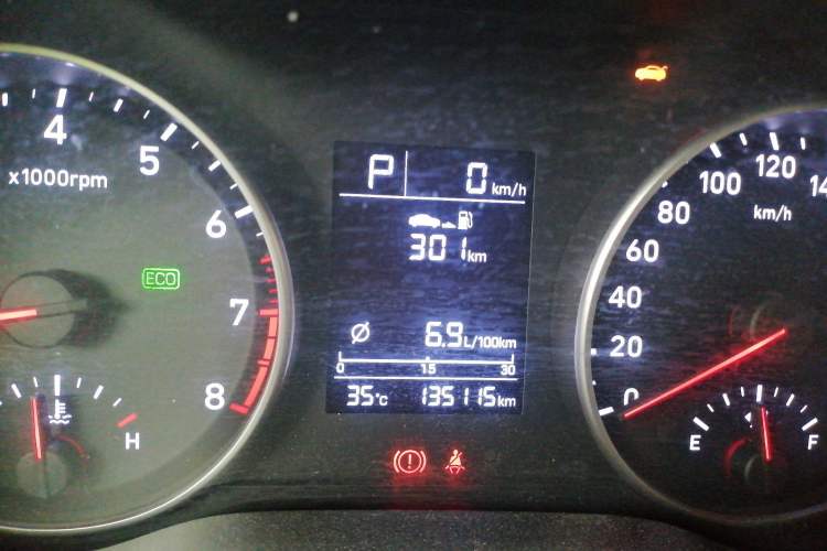 Used Hyundai Celesta 2017 1.6L Automatic Enjoyment Version GLS Odometer Close Up