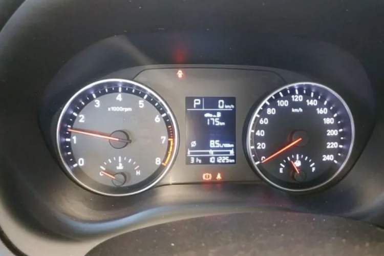 Used Hyundai Celesta 2017 1.6L Automatic Enjoyment Version GLS Odometer Close Up