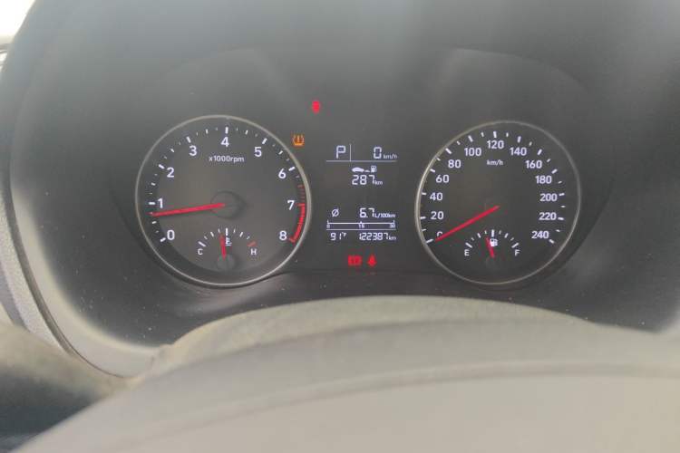 Used Hyundai Celesta 2017 1.6L Automatic Enjoyment Version GLS Odometer Close Up