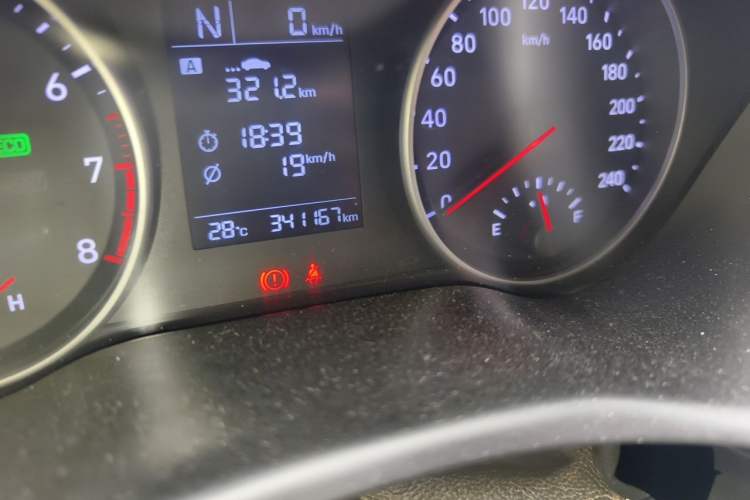 Used Hyundai Celesta 2017 1.6L Automatic Enjoyment Version GLS Odometer Close Up