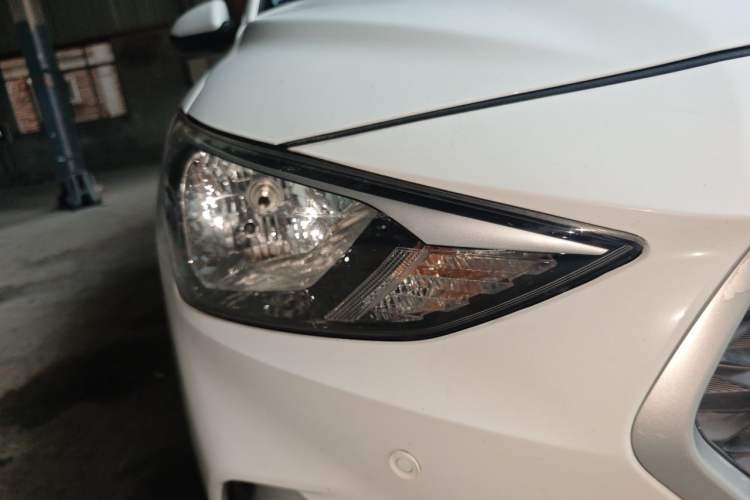 Used Hyundai Celesta 2017 1.6L Automatic Enjoyment Version GLS Right Front Headlight