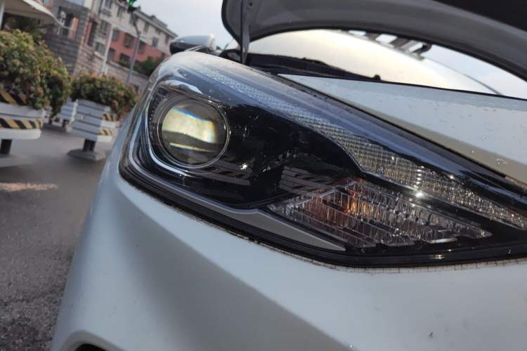 Used Hyundai Celesta 2017 1.6L Manual Joyful Edition DLX Right Front Headlight