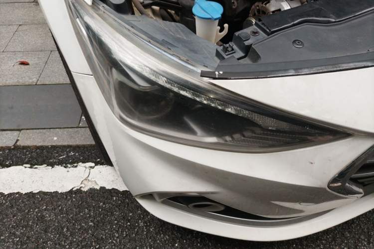 Used Hyundai Celesta 2017 1.6L Automatic Yueshin Edition DLX Right Front Headlight