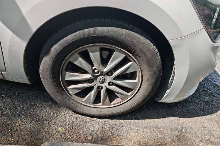 Used Hyundai Celesta 2017 1.6L Manual Enjoyment Edition GLS Right Front Wheel Hub