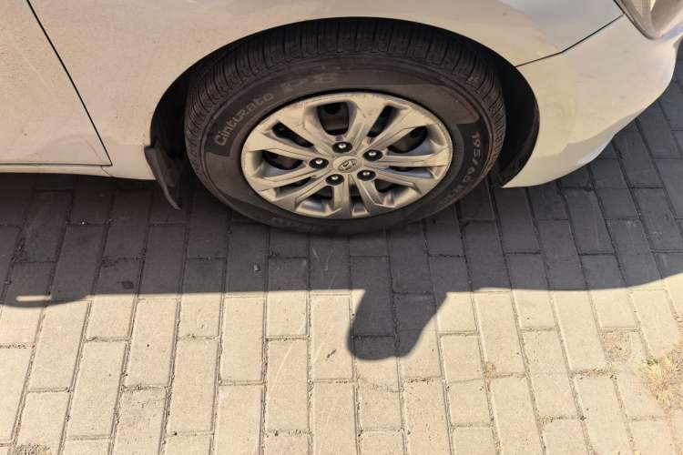 Used Hyundai Celesta 2017 1.6L Manual GL Delight Edition Right Front Wheel Hub