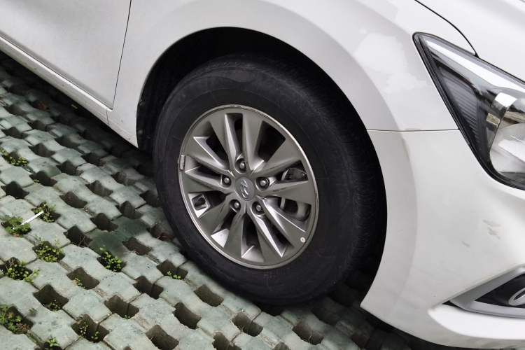 Used Hyundai Celesta 2017 1.6L Manual Enjoyment Edition GLS Right Front Wheel Hub