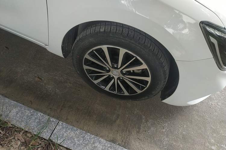 Used Hyundai Celesta 2017 1.6L Automatic Yueshin Edition DLX Right Front Wheel Hub