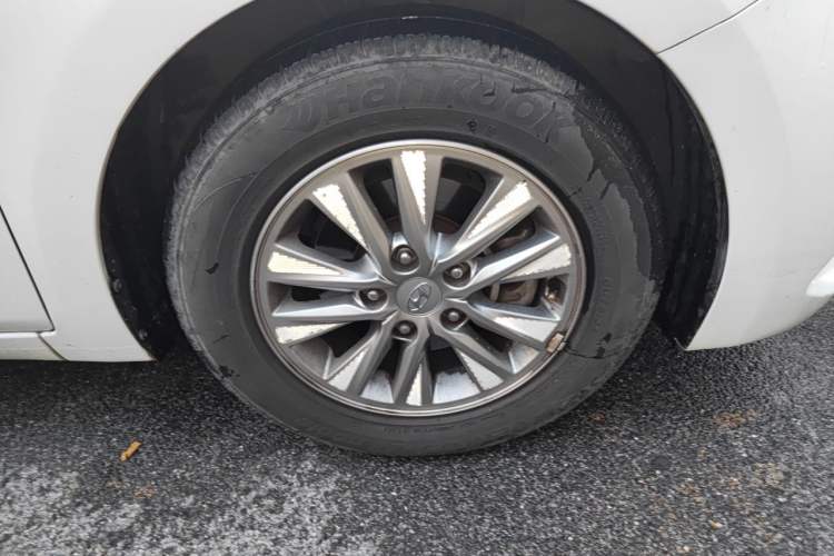 Used Hyundai Celesta 2017 1.6L Manual Joyful Edition DLX Right Front Wheel Hub