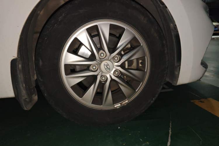 Used Hyundai Celesta 2017 1.6L Automatic Enjoyment Version GLS Right Front Wheel Hub