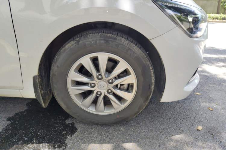 Used Hyundai Celesta 2017 1.6L Manual Joyful Edition DLX Right Front Wheel Hub