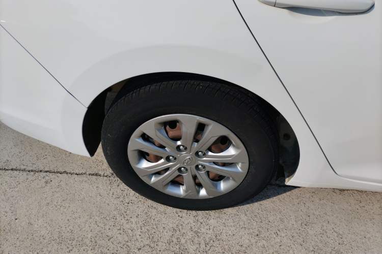 Used Hyundai Celesta 2017 1.6L Manual GL Delight Edition Right Rear Wheel Hub
