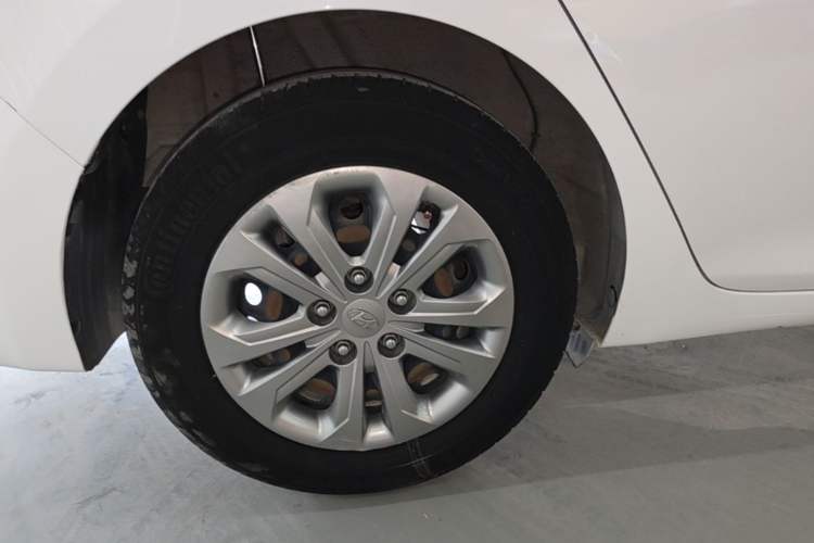 Used Hyundai Celesta 2017 1.6L Manual GL Delight Edition Right Rear Wheel Hub