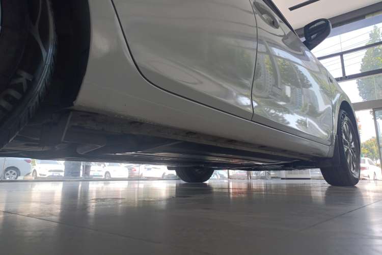 Used Hyundai Celesta 2017 1.6L Manual Enjoyment Edition GLS Right Side Sill