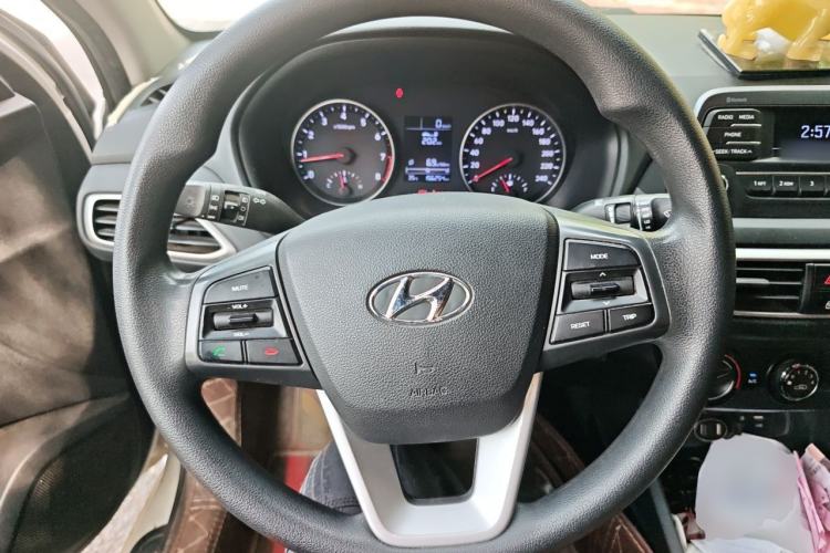 Used Hyundai Celesta 2017 1.6L Manual Enjoyment Edition GLS Steering Wheel