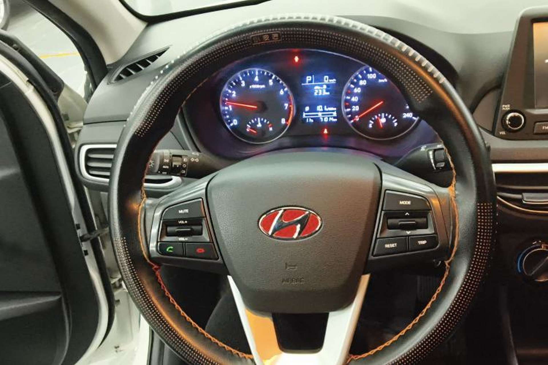 Used Hyundai Celesta 2017 1.6L Automatic Enjoyment Version GLS Steering Wheel